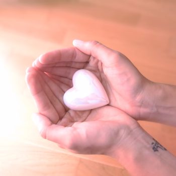 reiki-seelenauszeit-haende-herz-bern